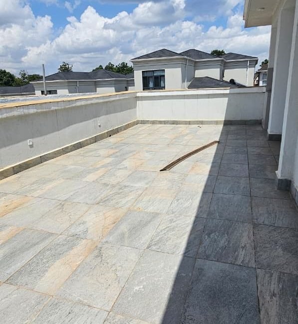 5 Bedroom Townhouse For Sale in Lavington