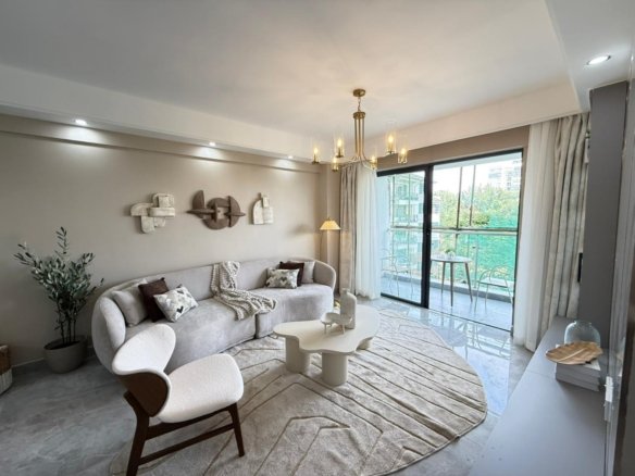 2 Bedroom Apartment with a DSQ For Sale along Lantana Road