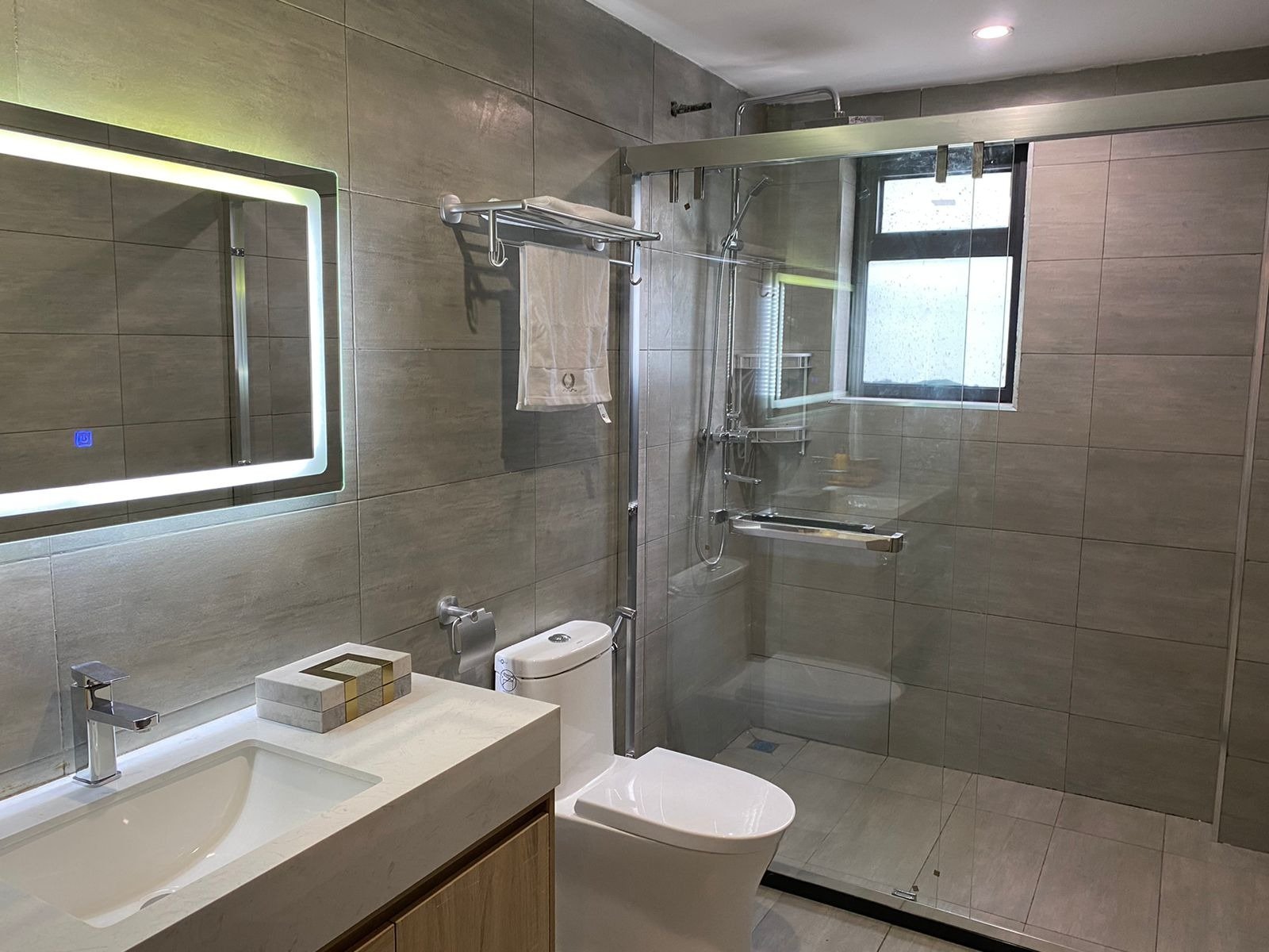 2 Bedroom Apartments For Sale on Riverside